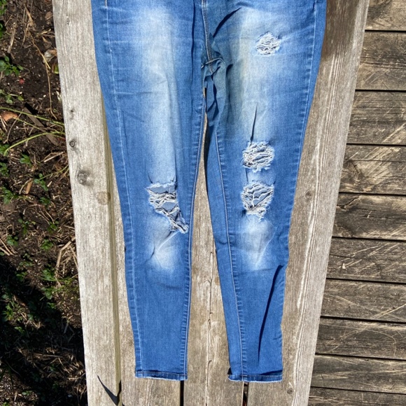Skinny ripped jeans size 3, $35 - Picture 2 of 5